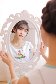 玉女桃花轻蜜粉定妆